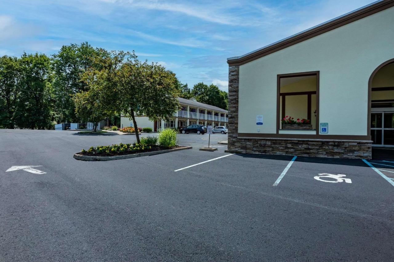 Rodeway Inn Poughkeepsie Exteriér fotografie