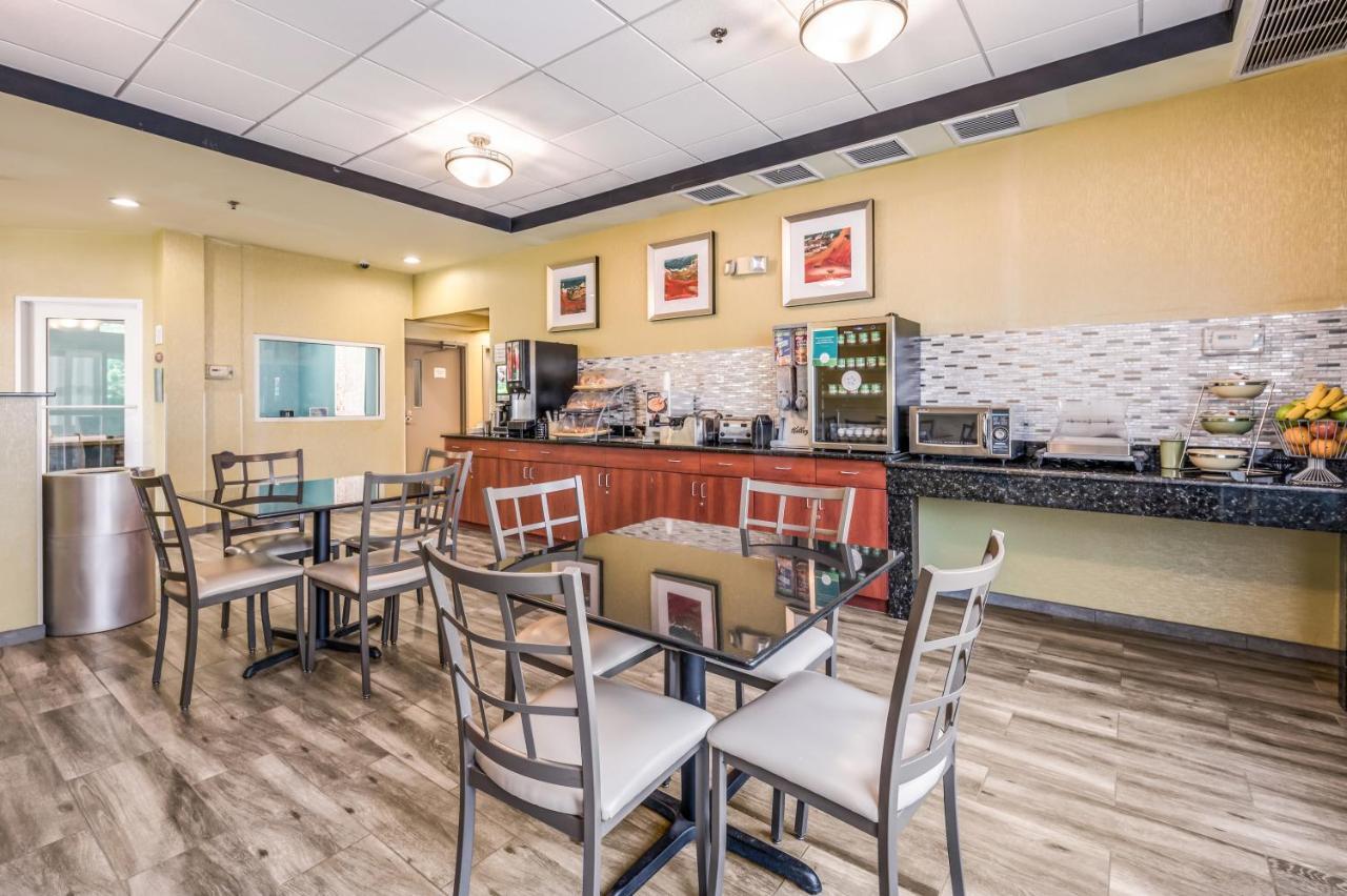 Rodeway Inn Poughkeepsie Exteriér fotografie